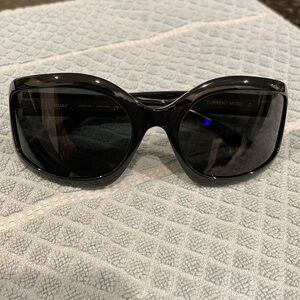 Quay Sunglasses style name: Current Mood. Like new!